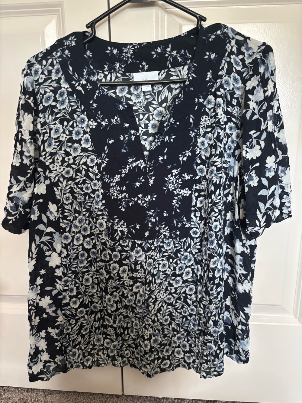 Women's Navy and White Floral V-Neck Blouse